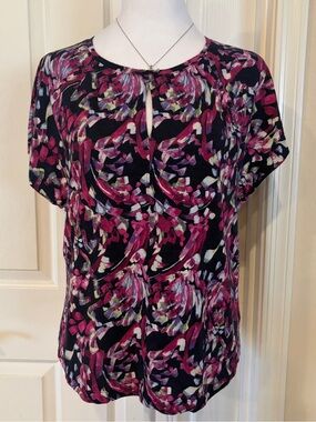 Chico's Magenta & Navy Blue Floral Keyhole Top NWT Size MEDIUM